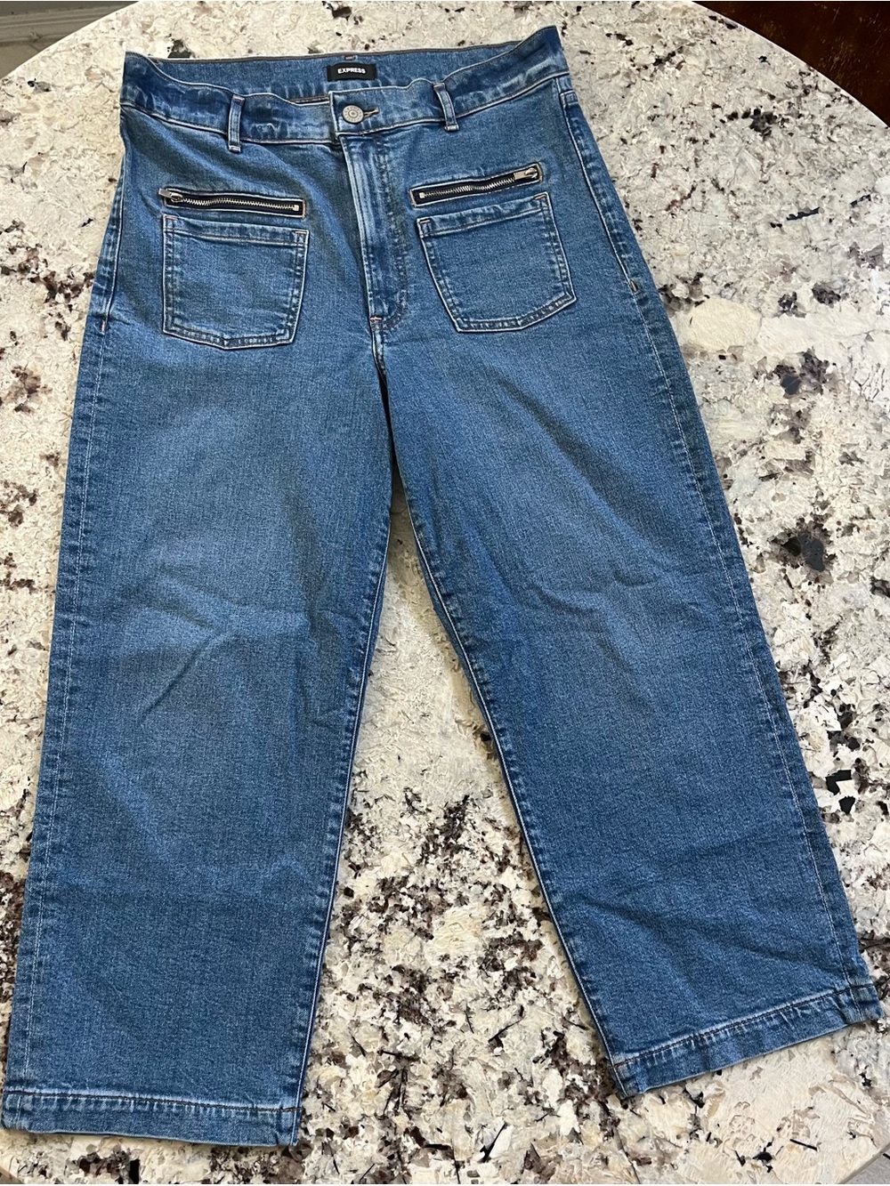 Express high rise cropped wide leg jean. Size 10. Pre-Owned Condition-Good
